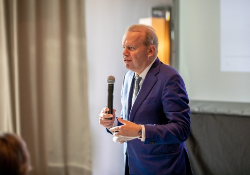 Jean-Pierre Petit assesses political and economic risks in 2020 for MEB members