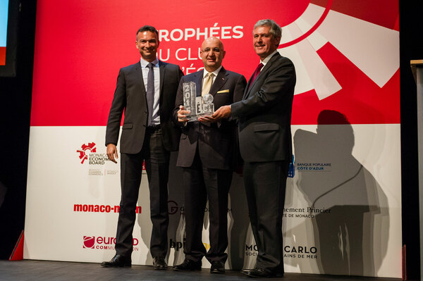 Prix Spécial du Jury : Dr. Ilhami AYGUN, société Space Systems International Monaco. Trophée remis par Axel Hoppenot (Directeur Marketing Monte-Carlo SBM) et Thomas Battaglione (DG SMEG).