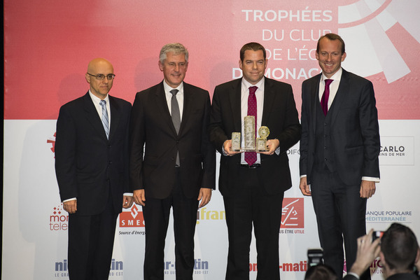 Trophée International : V.Ships remis par S.E. Pierfranck PELACCHI (SMEG), Axel HOPPENOT (Monte-Carlo SBM) et Olivier MAILLIARD (Caisse d’Epargne Côte d’Azur).